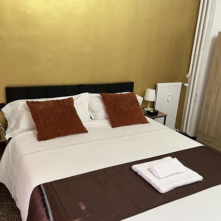 Genova Gold Rooms ภายนอก รูปภาพ