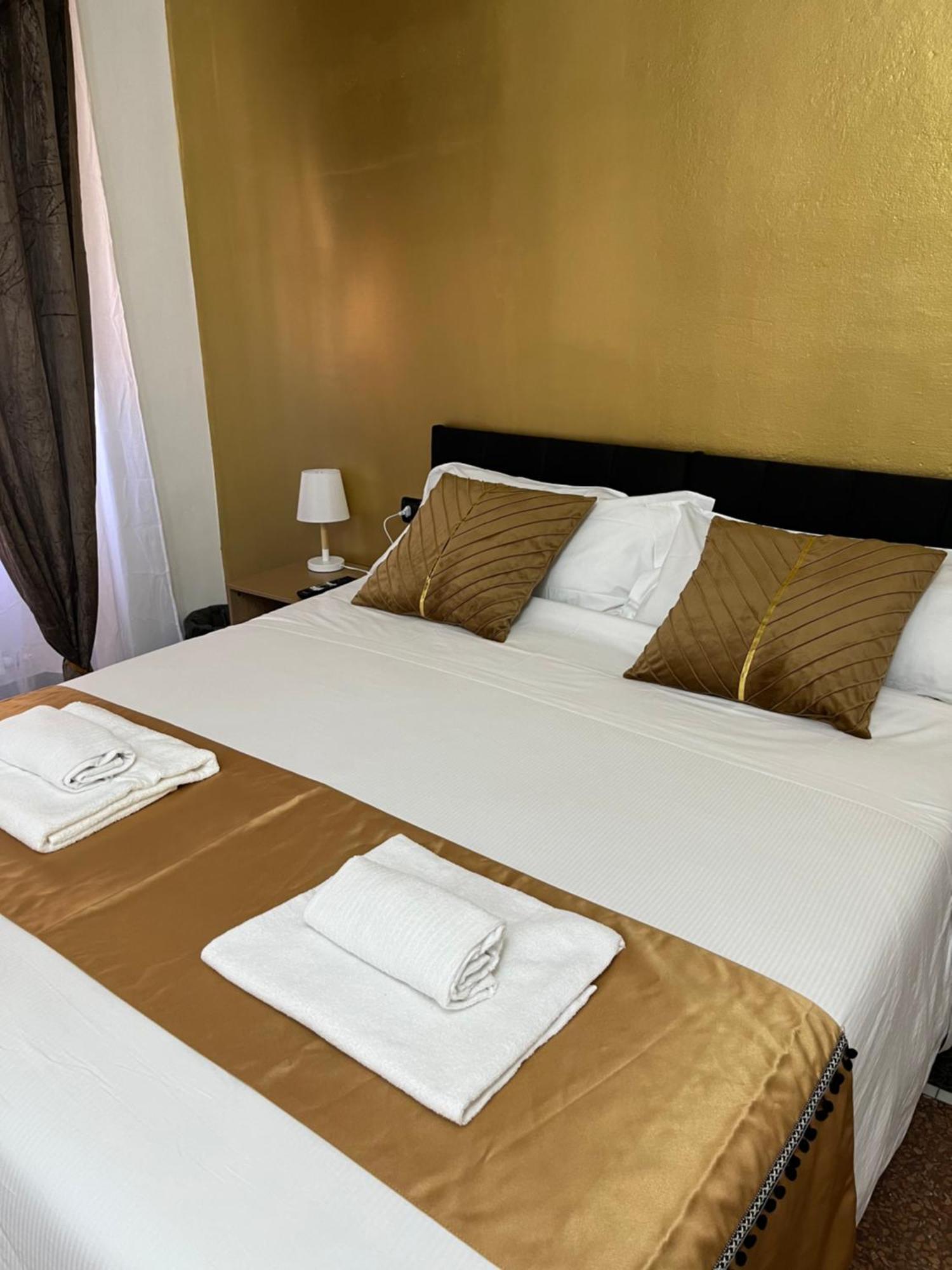 Genova Gold Rooms ภายนอก รูปภาพ