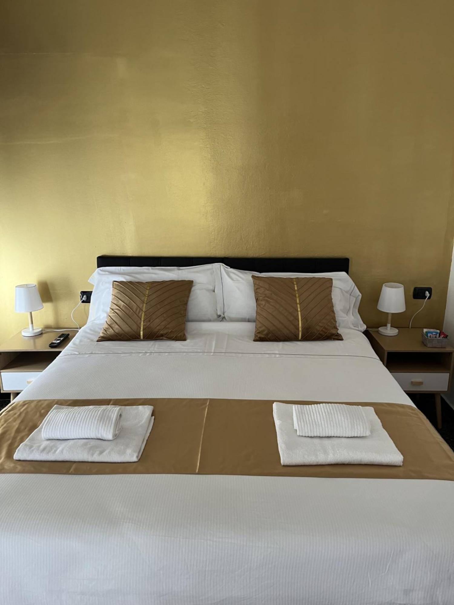 Genova Gold Rooms ภายนอก รูปภาพ