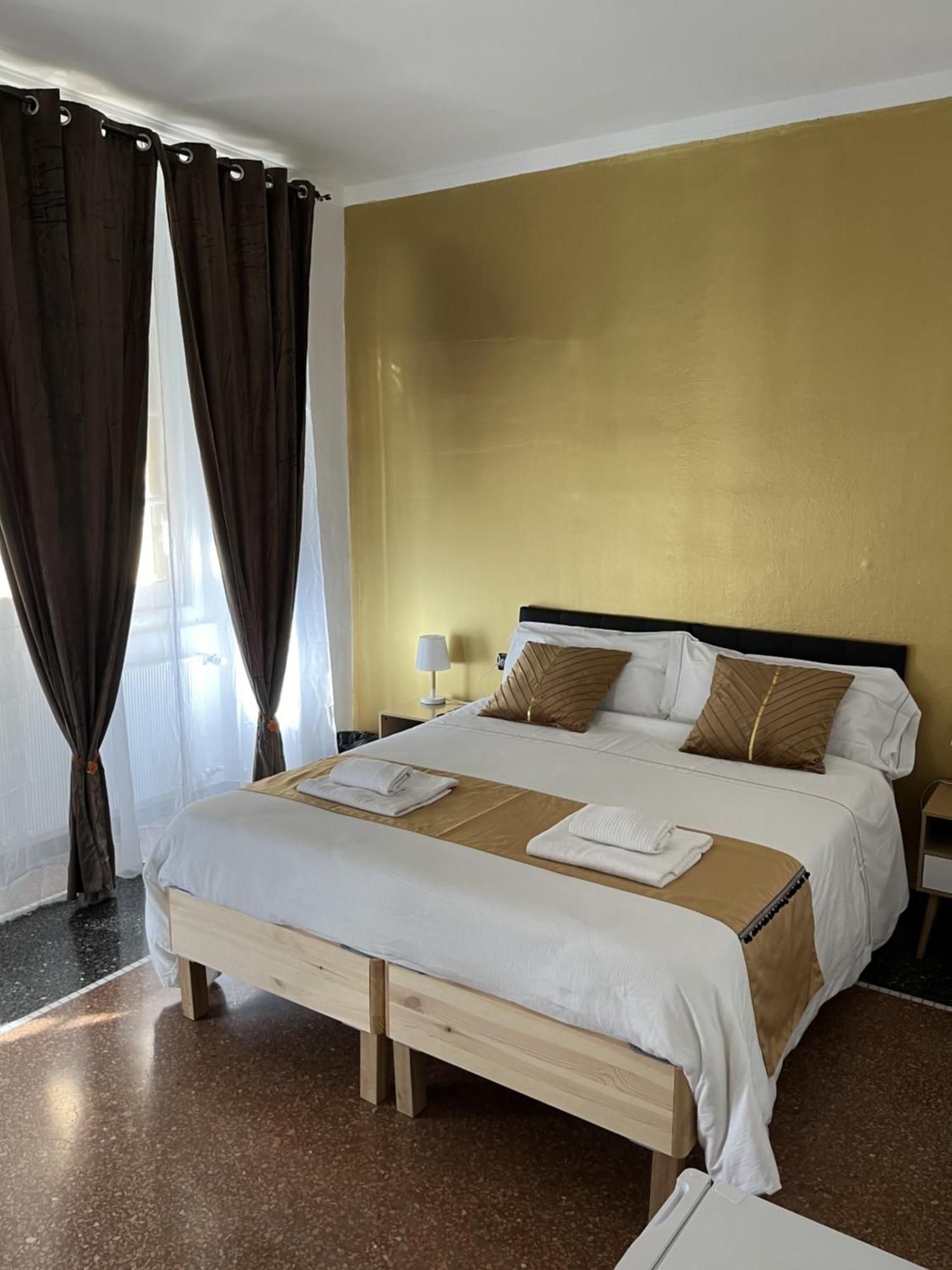 Genova Gold Rooms ภายนอก รูปภาพ