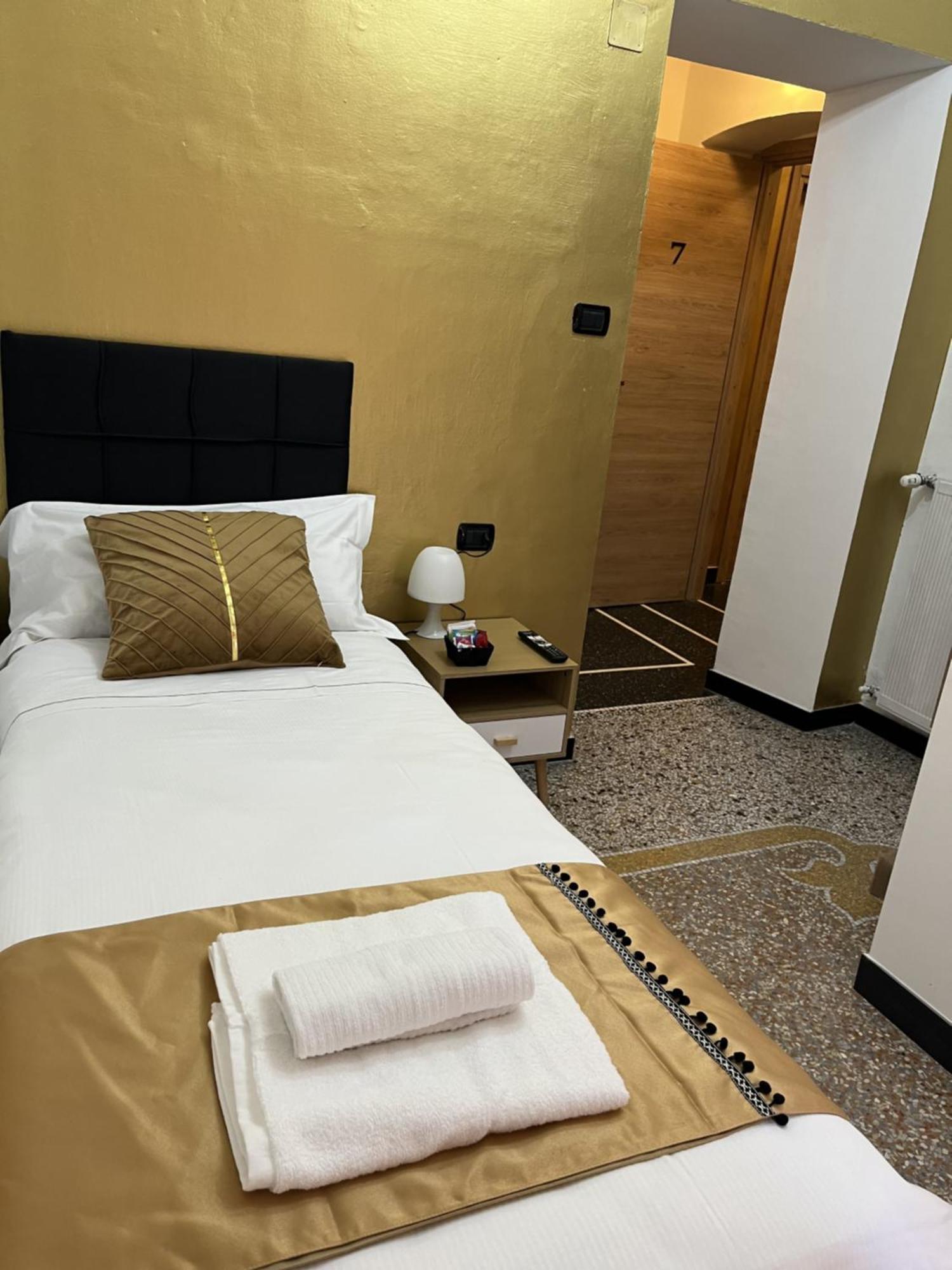 Genova Gold Rooms ภายนอก รูปภาพ
