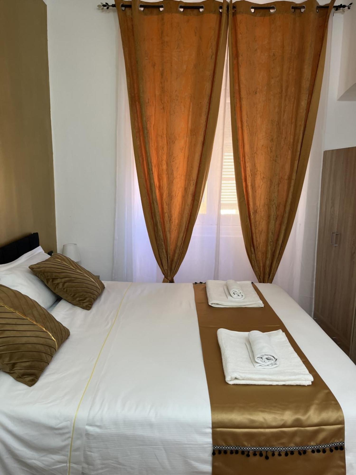 Genova Gold Rooms ภายนอก รูปภาพ