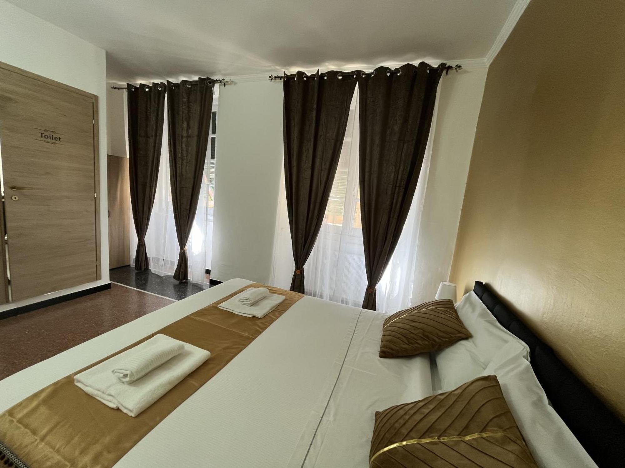 Genova Gold Rooms ภายนอก รูปภาพ