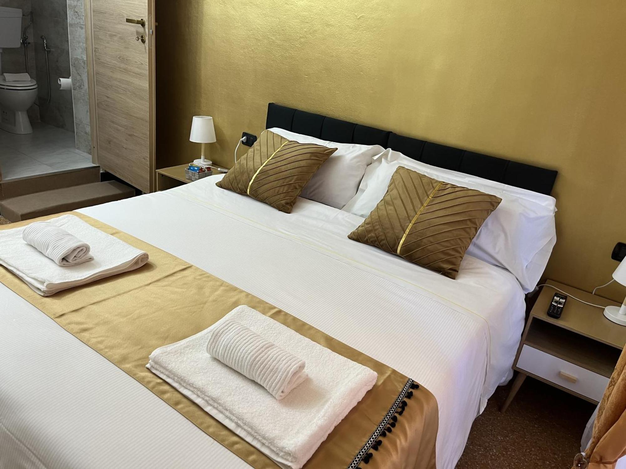 Genova Gold Rooms ภายนอก รูปภาพ